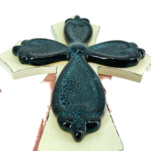 Artisan 3D Layered Ceramic and Wood Crucifix Emerald Green Wall Hanging Cross - Picture 2 of 9